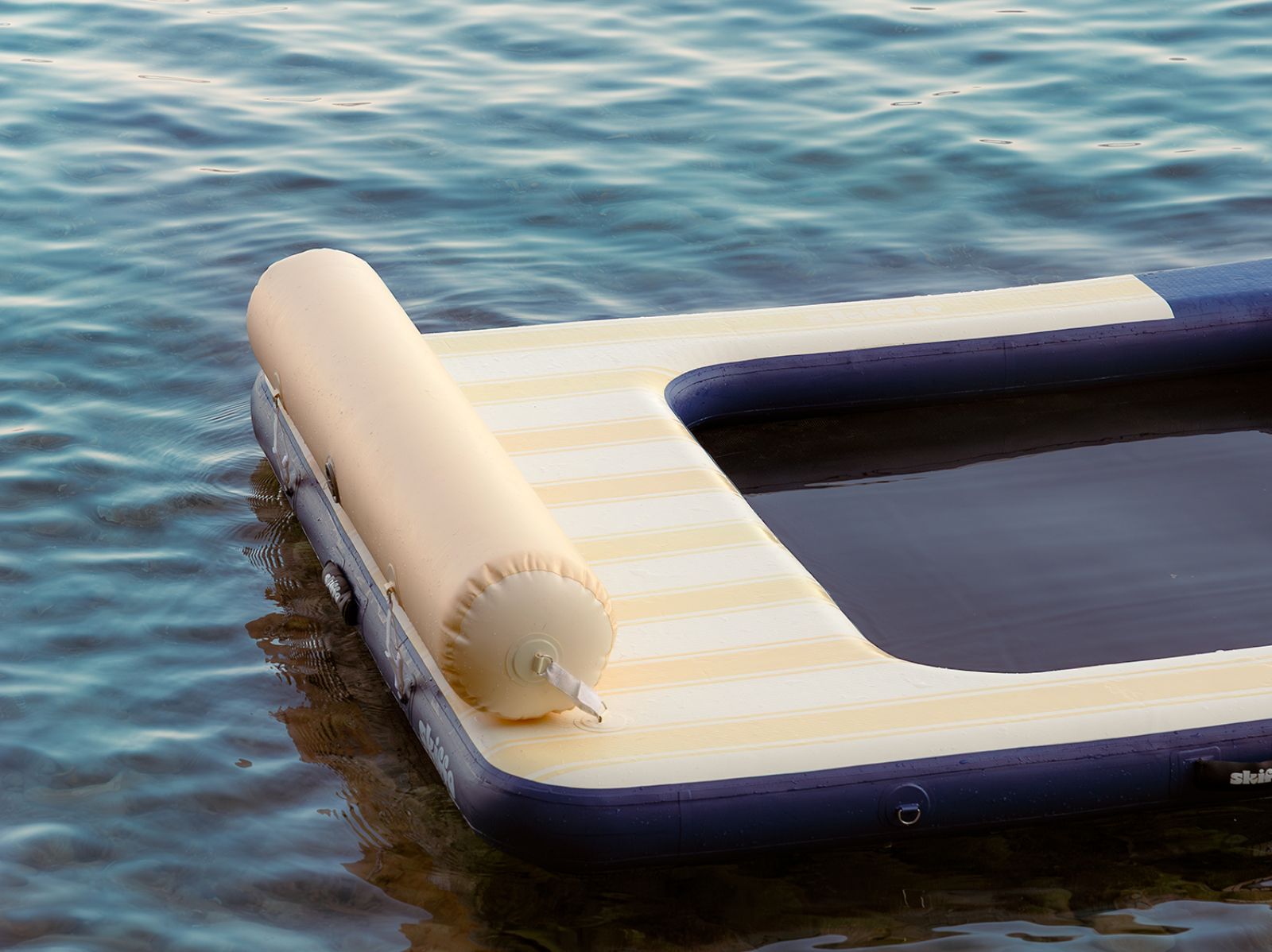 Plateformes flottantes gonflables Skiffo — vue aérienne